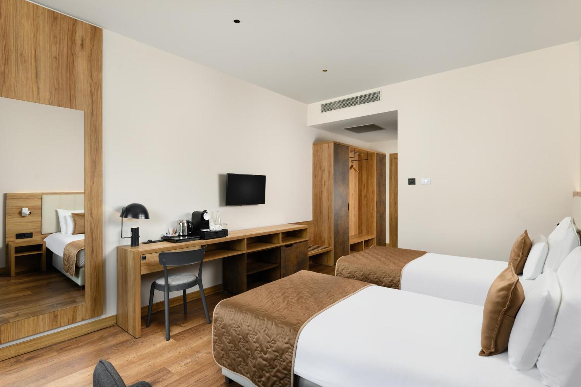Movenpick Resort And Spa Fruske Terme Vrdnik Bagian luar foto