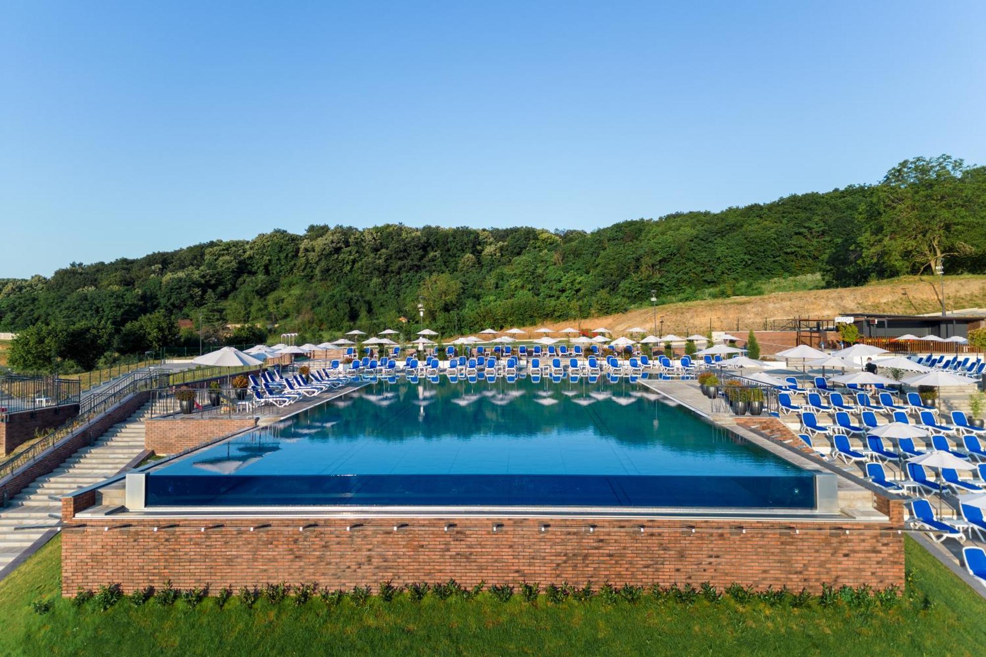 Movenpick Resort And Spa Fruske Terme Vrdnik Bagian luar foto