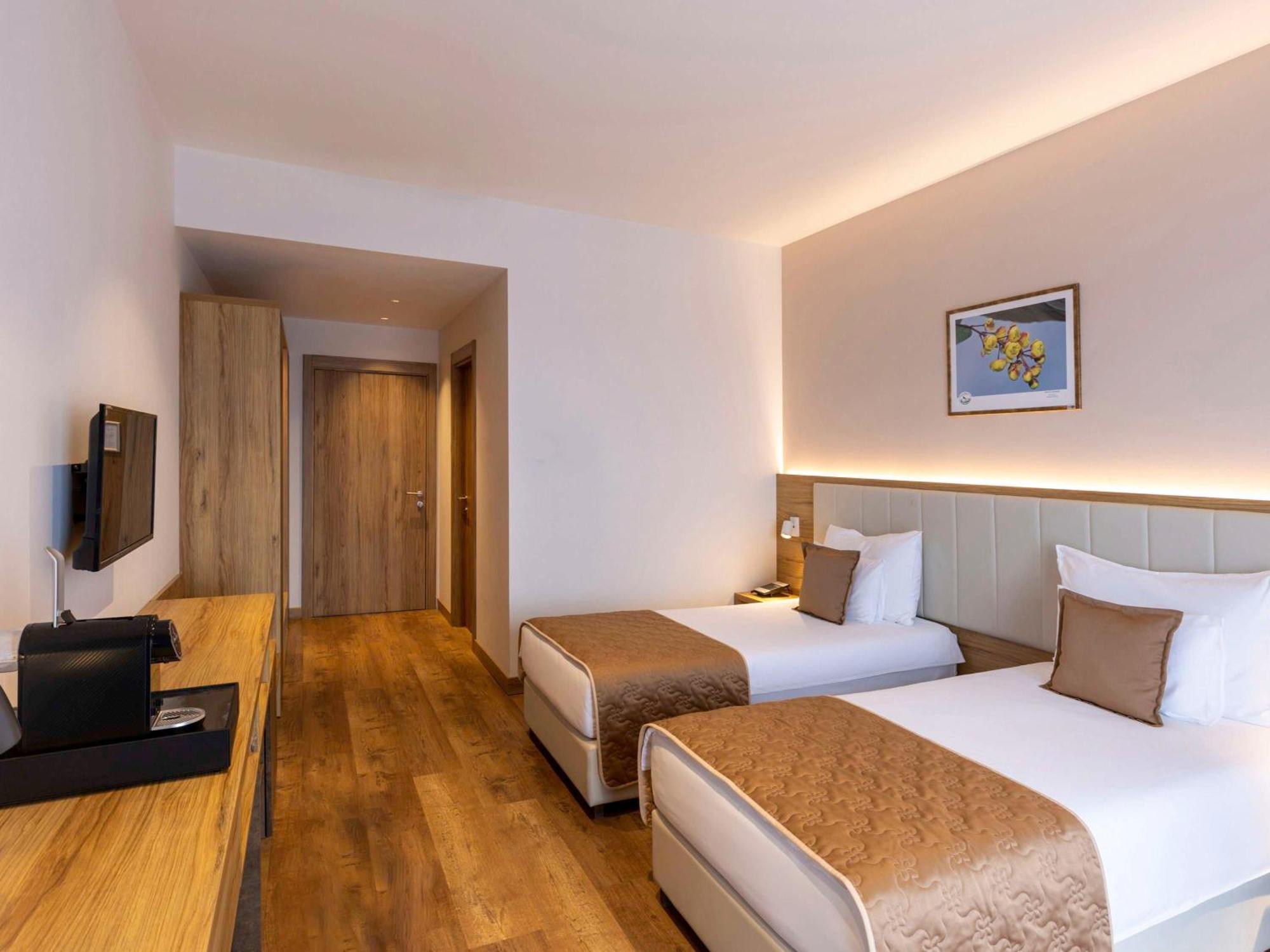 Movenpick Resort And Spa Fruske Terme Vrdnik Bagian luar foto